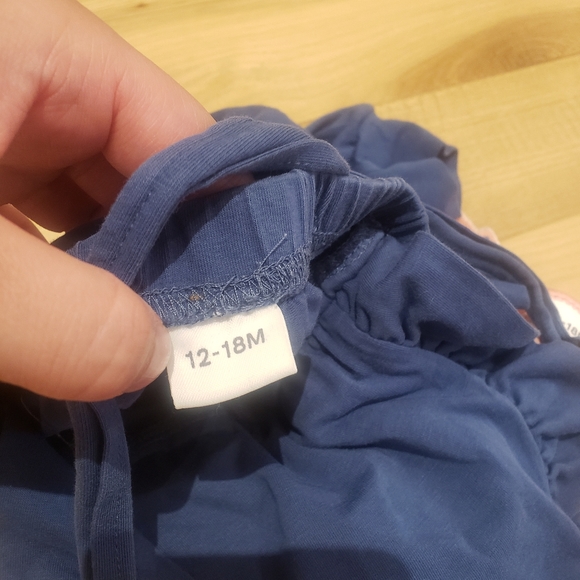 Girls 12 to 18M overalls with cute buttons at back for length adjustment - Picture 3 of 3